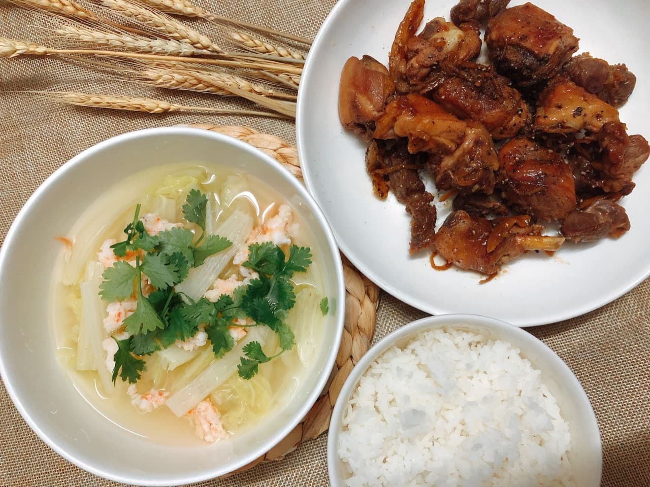 Ahududulu Yulaf Bowl için temsili sunum fotoğrafı