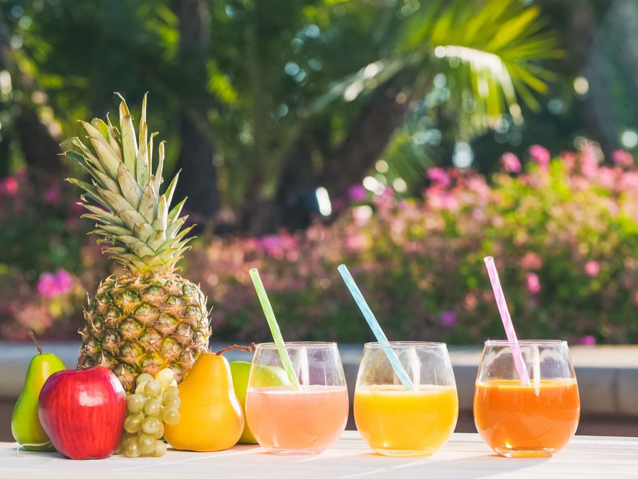 Ananaslı Ispanaklı Smoothie için temsili sunum fotoğrafı