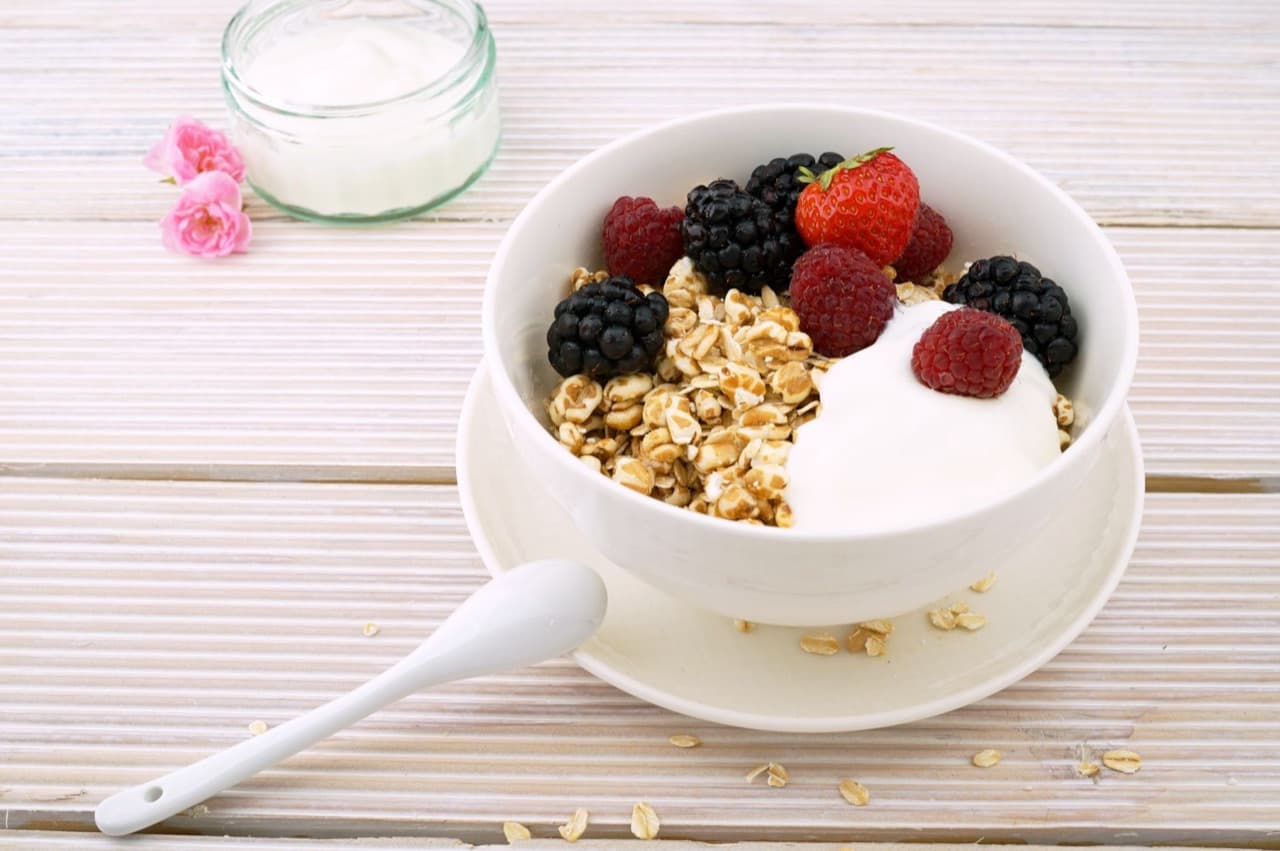Cevizli Yulaf Bowl için temsili sunum fotoğrafı