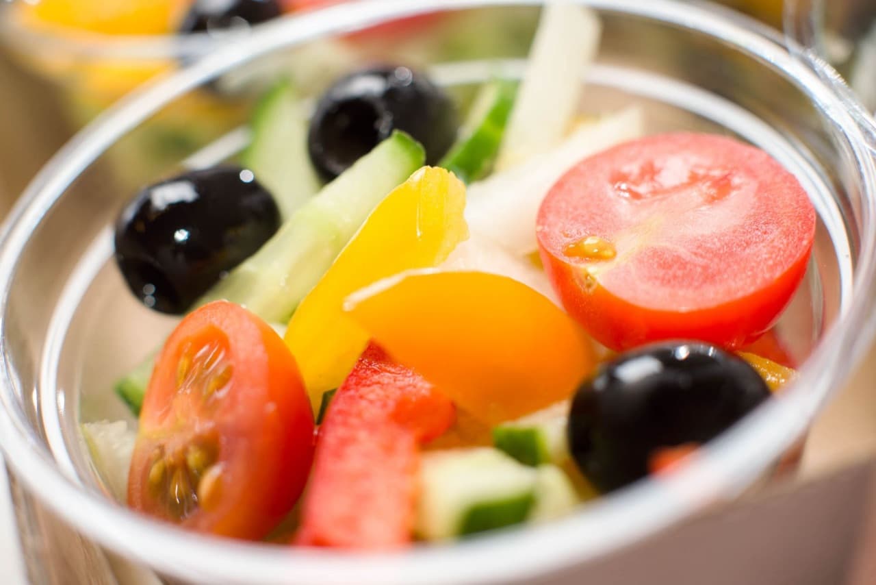 Çoban Salatası için temsili sunum fotoğrafı