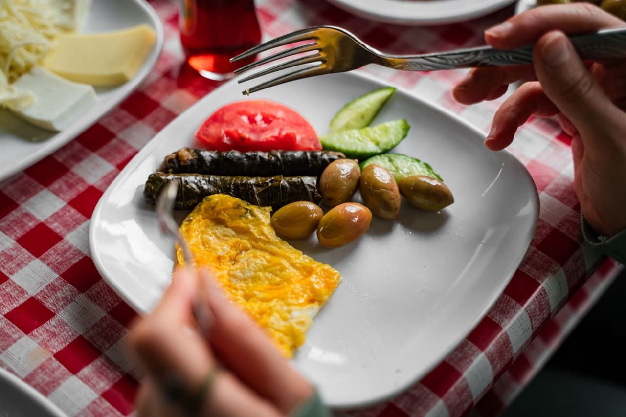 Çökelekli Otlu Kahvaltı Tabağı için temsili sunum fotoğrafı
