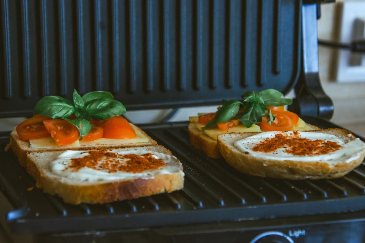 Kaşarlı Domatesli Tost için temsili sunum fotoğrafı