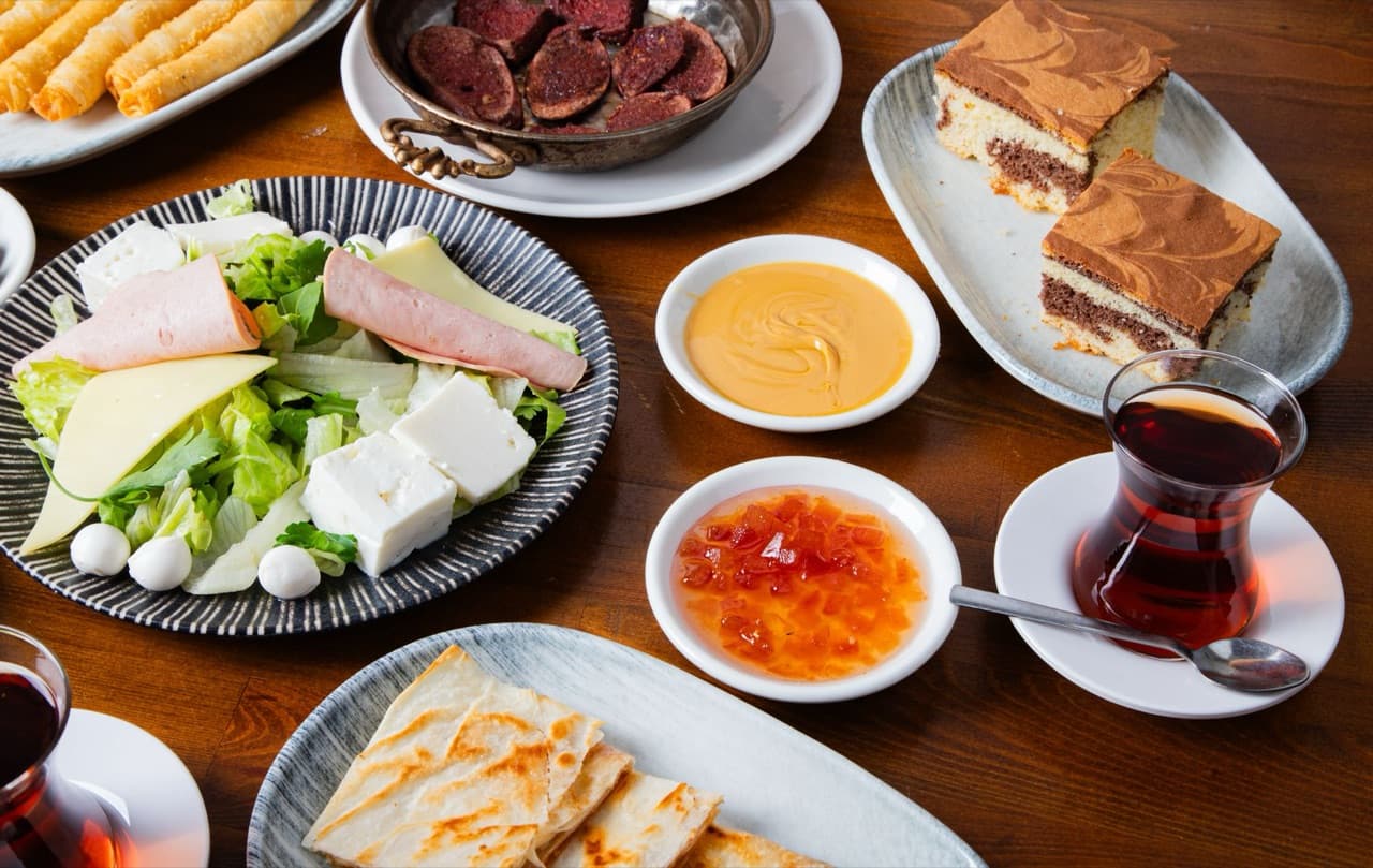 Kaşarlı Söğüş Tabağı için temsili sunum fotoğrafı