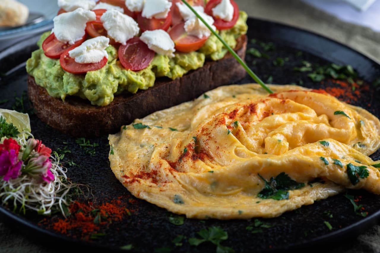 Mantarlı Kaşarlı Omlet için temsili sunum fotoğrafı