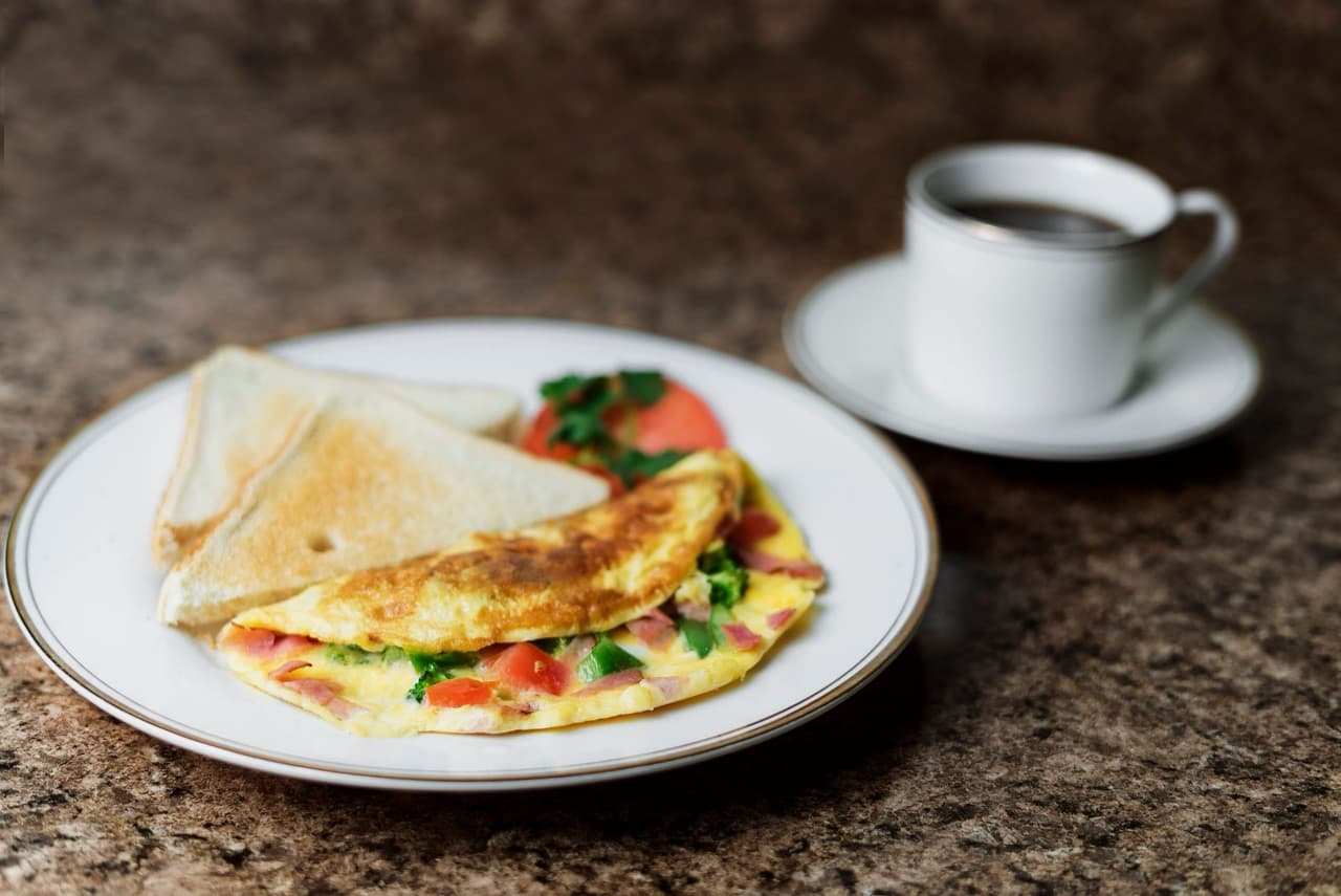 Pastırmalı Omlet için temsili sunum fotoğrafı