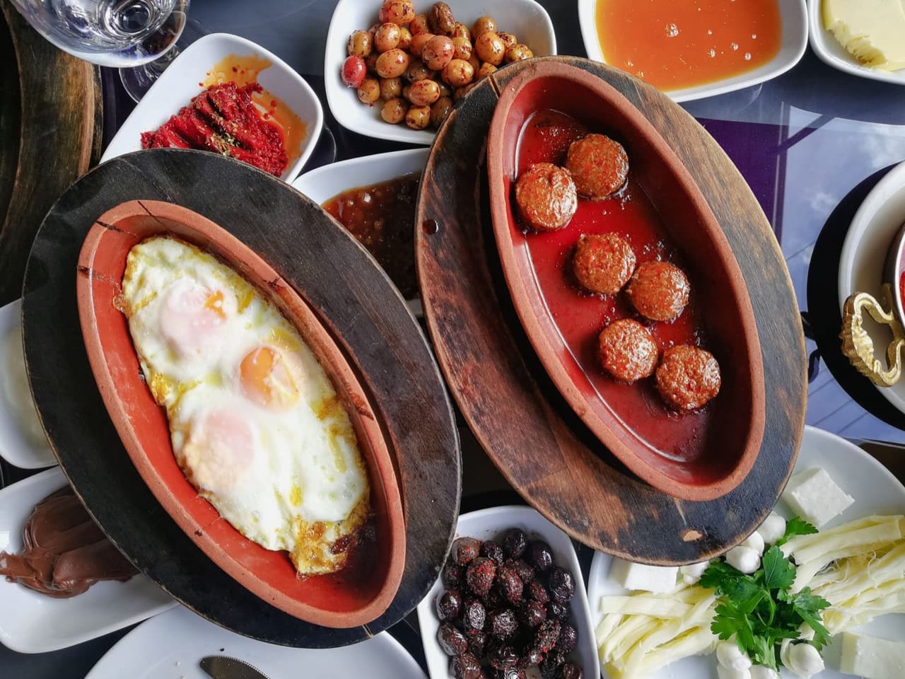 Pastırmalı Peynir Tabağı için temsili sunum fotoğrafı
