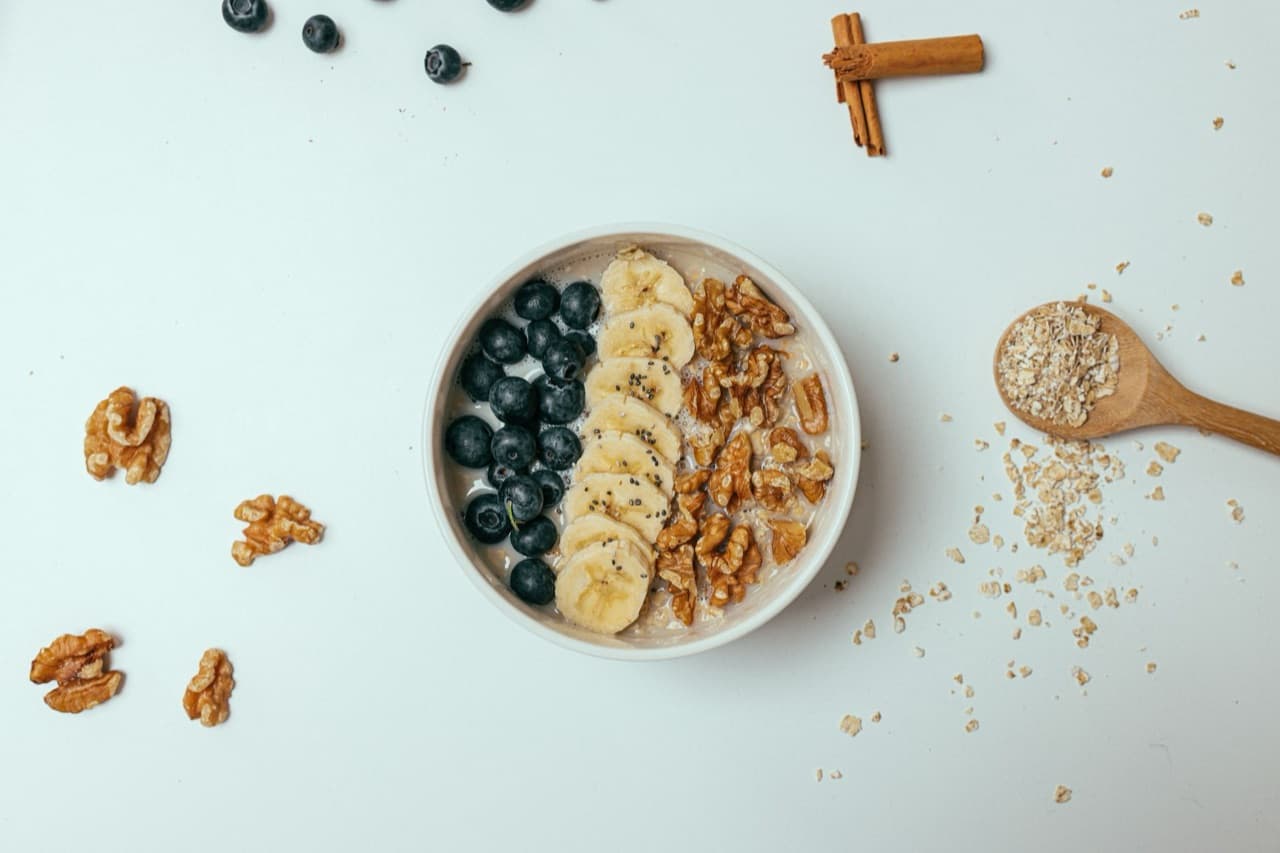 Şeftalili Yulaf Bowl için temsili sunum fotoğrafı