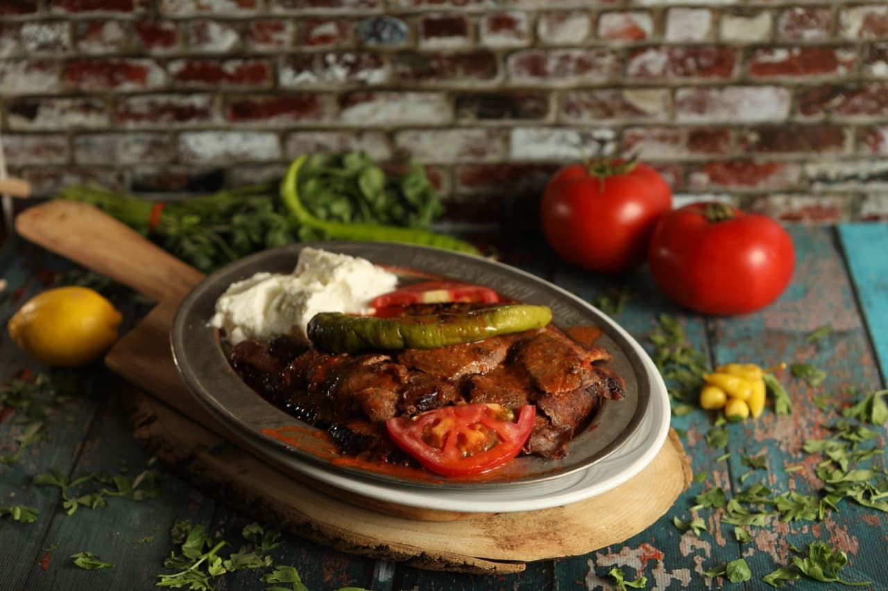 Tas Kebabı için temsili sunum fotoğrafı