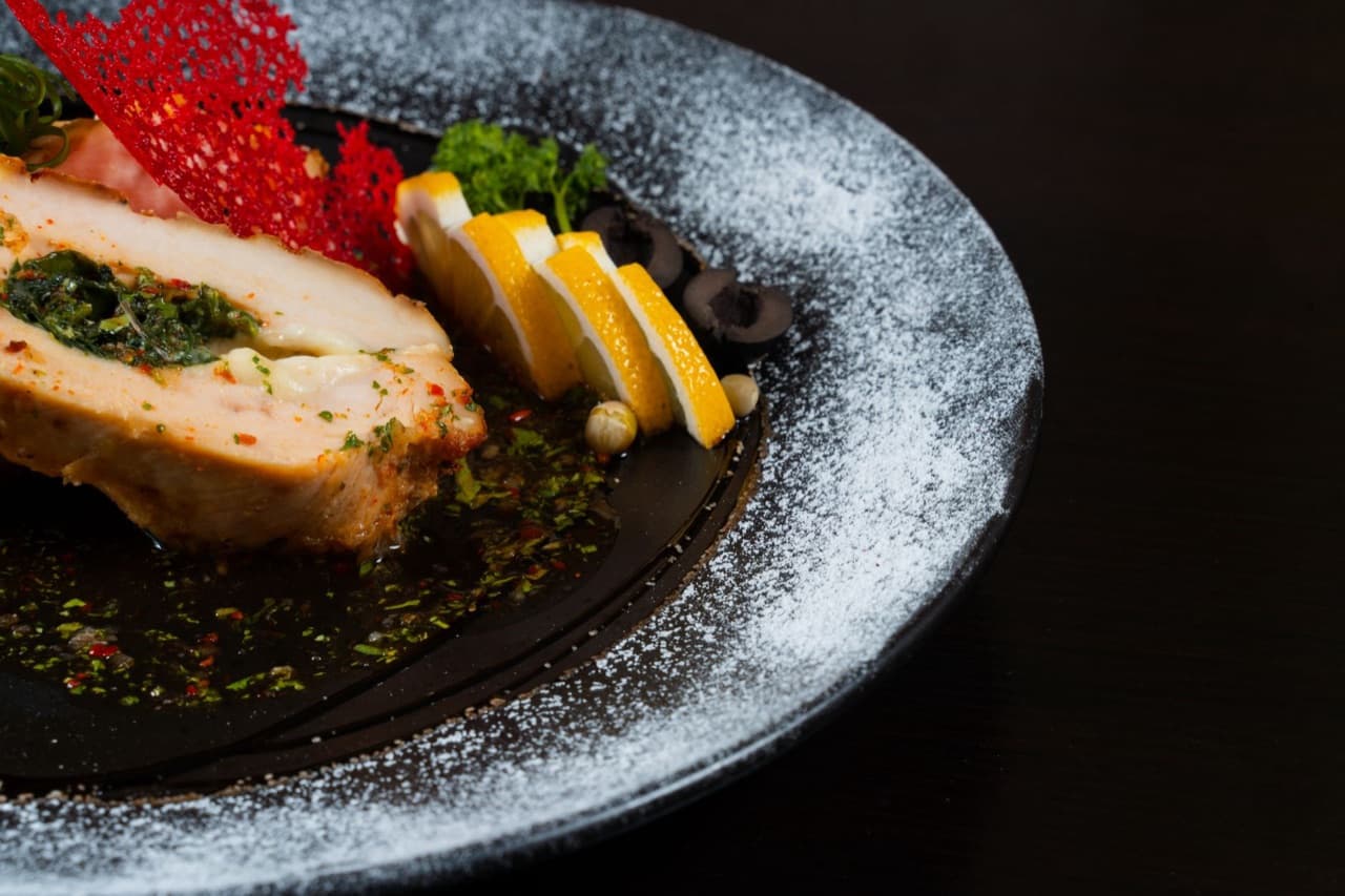 Tavuklu Yeşil Salata için temsili sunum fotoğrafı