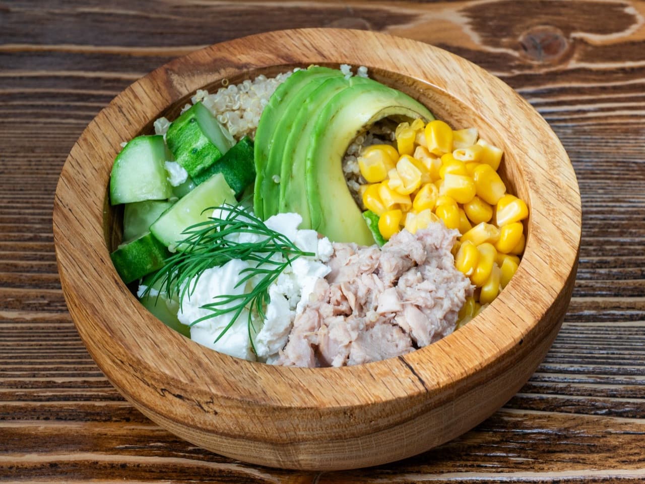 Ton Balıklı Kinoa Salatası için temsili sunum fotoğrafı