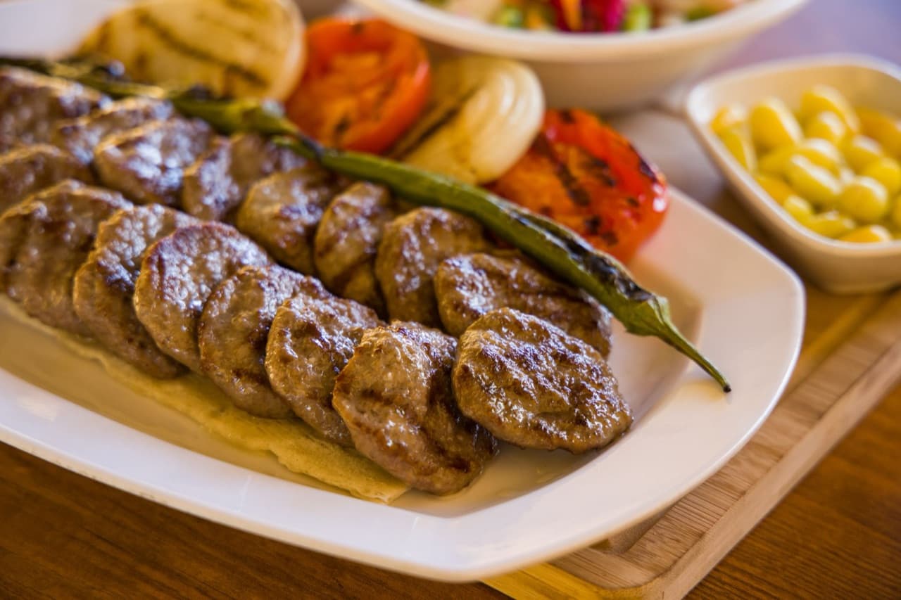 Urfa Kebabı için temsili sunum fotoğrafı