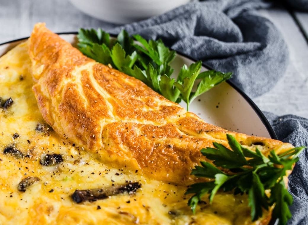 Ketojenik mantarlı omlet