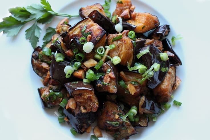 Ketojenik patlıcan salatası