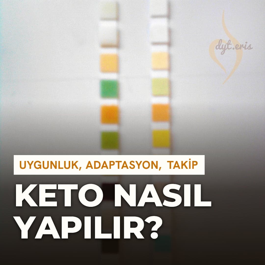 Düz zemin üzerinde iki keton ölçüm çubuğu, renk skalası görünüyor