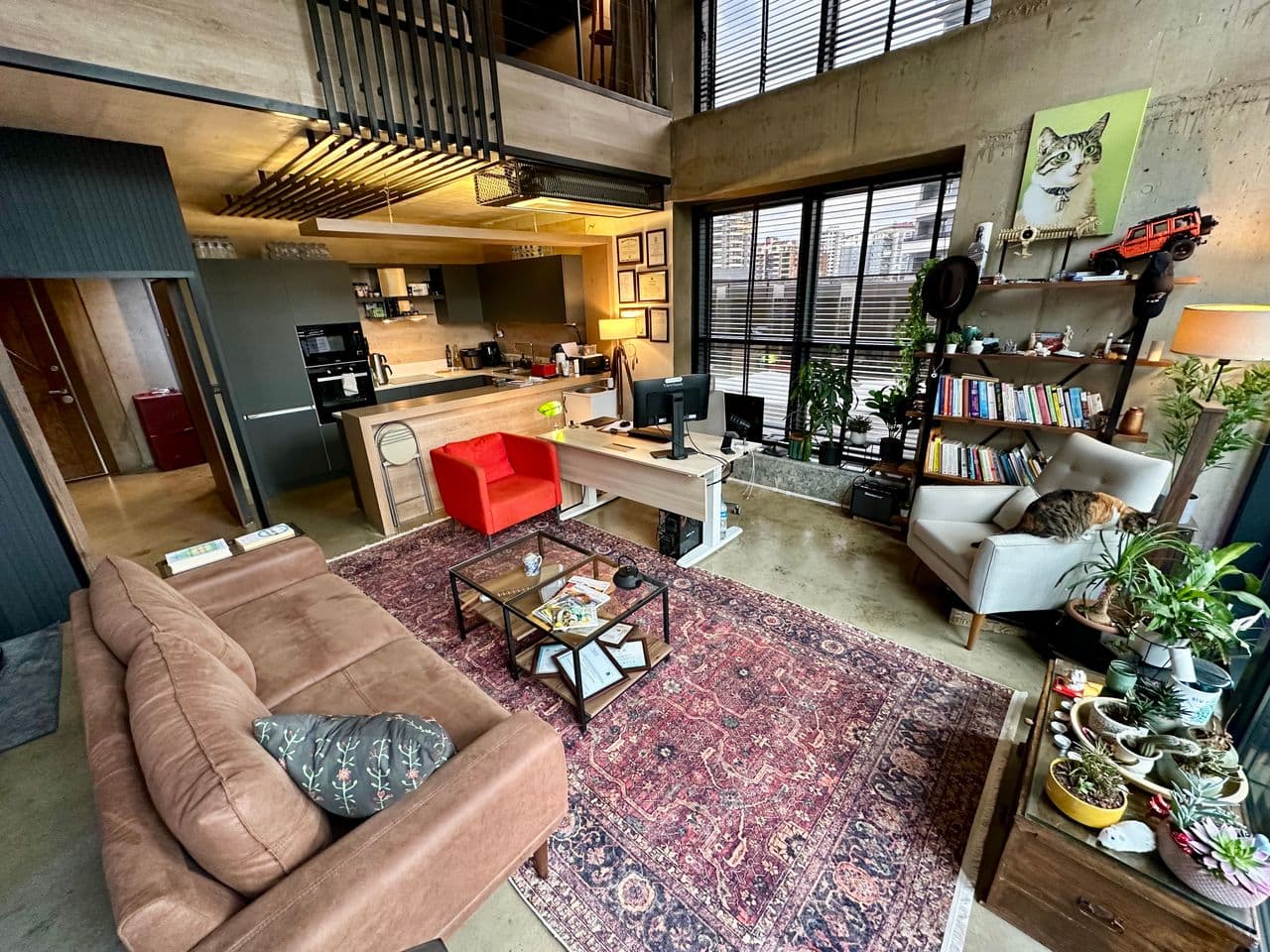 Epik Smart Loft ofisi, danışan görüşmeleri için düzenlenmiş oturma köşesi