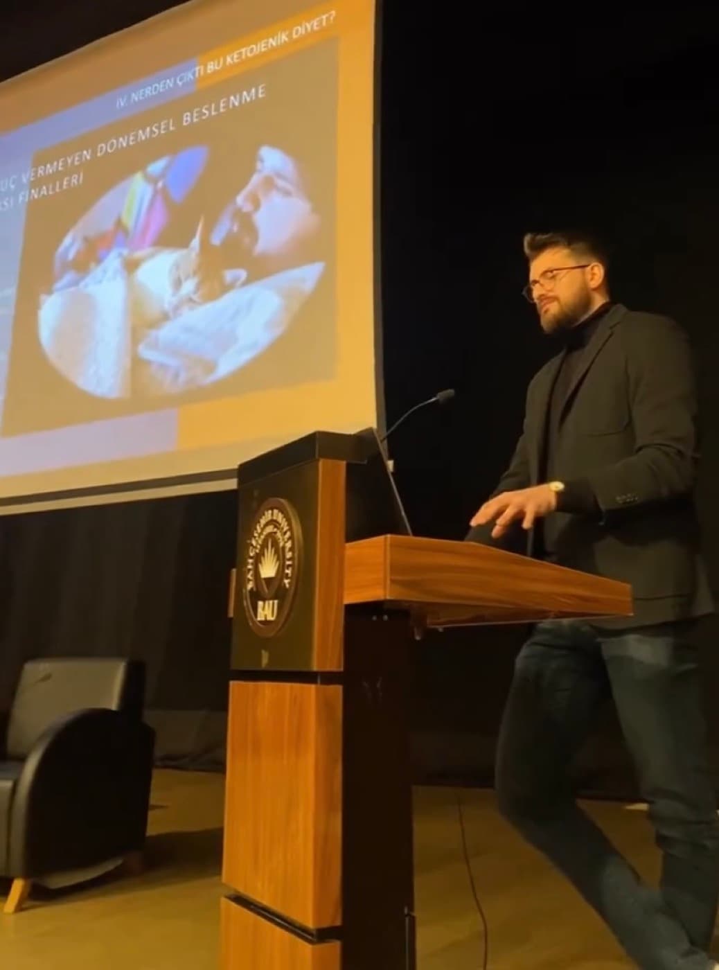 Deniz Eriş, Bahçeşehir Üniversitesi'nde ketojenik diyet sunumu