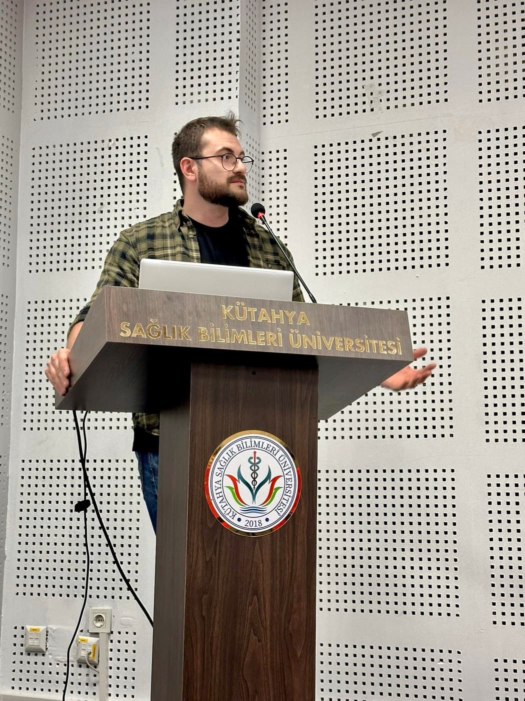 Deniz Eriş, Kütahya Sağlık Bilimleri Üniversitesi'nde konuşma
