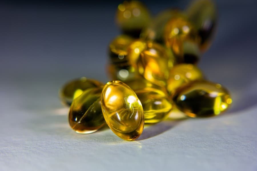 Altın omega-3 softjel kapsüller — kişiye özel gıda takviyesi protokolleri