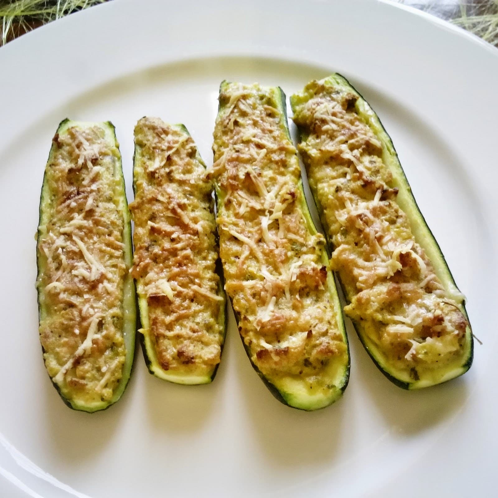 Keto ton balıklı kabak sandal
