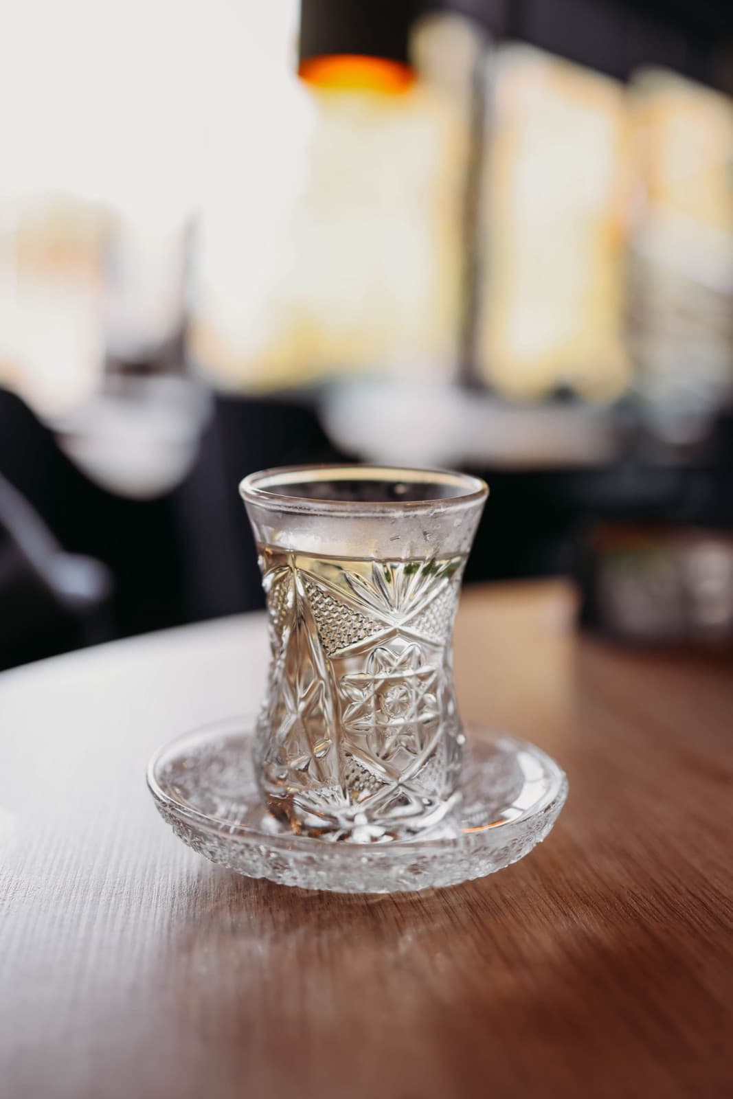 Geleneksel bardakta demli çay; açlık döneminde tüketilebilecek içeceklerden biri