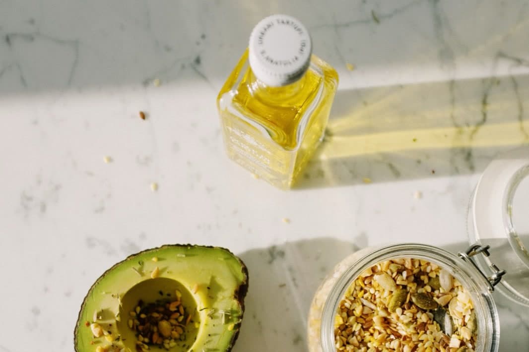 Avokado ve zeytinyağı gibi sağlıklı yağ kaynakları