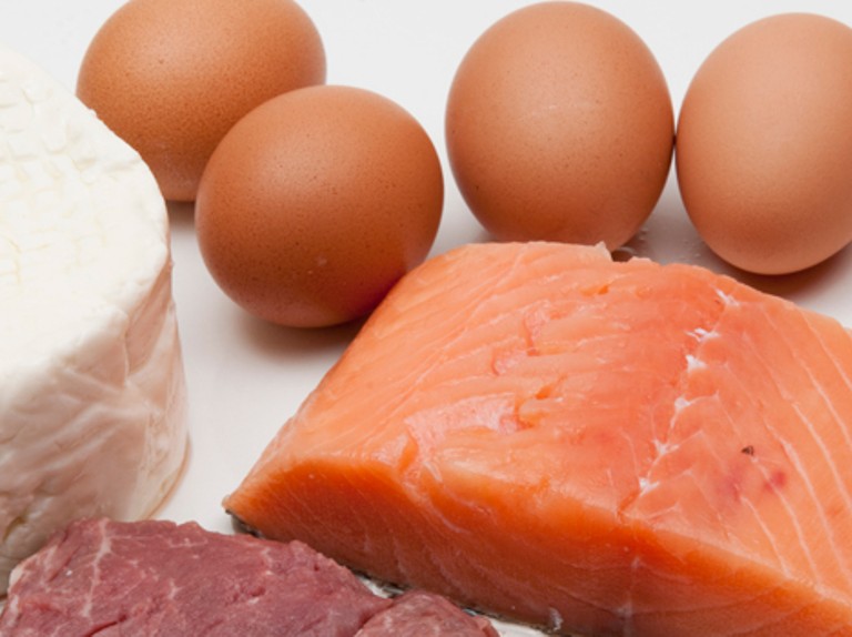 Yumurta, somon, peynir ve et gibi kaliteli protein kaynakları